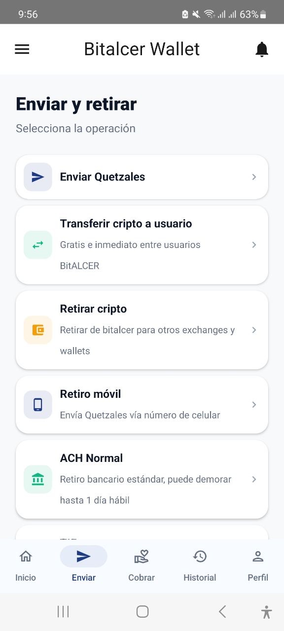 Pantalla real de la app Bitalcer: enviar quetzales, transferir cripto entre usuarios y retirar